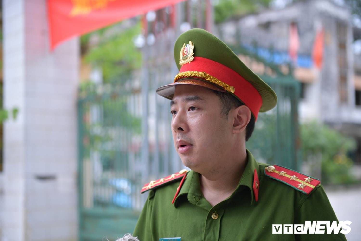 Đại úy công an hộ tống nữ sinh Hà Giang kịp giờ thi: Lúc tôi đến nhà, thí sinh còn đang ngủ-1