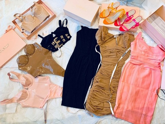 Vừa đập hộp hàng hiệu tiền tấn, Ngọc Trinh tiếp tục vung tay sắm loạt đồ hiệu siêu sexy-1