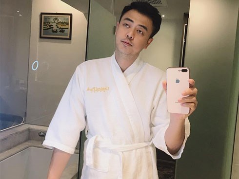 MC Tuấn Tú đăng ảnh 