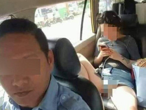 Vô tư dạng chân trên taxi như ở nhà, cô gái hớ hênh khiến tài xế đỏ mặt