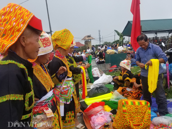 Đặc sản xứ Lạng: Rùa đá nhốt rọ, quả lạ vàng rực, rết độc nhốt chai-2