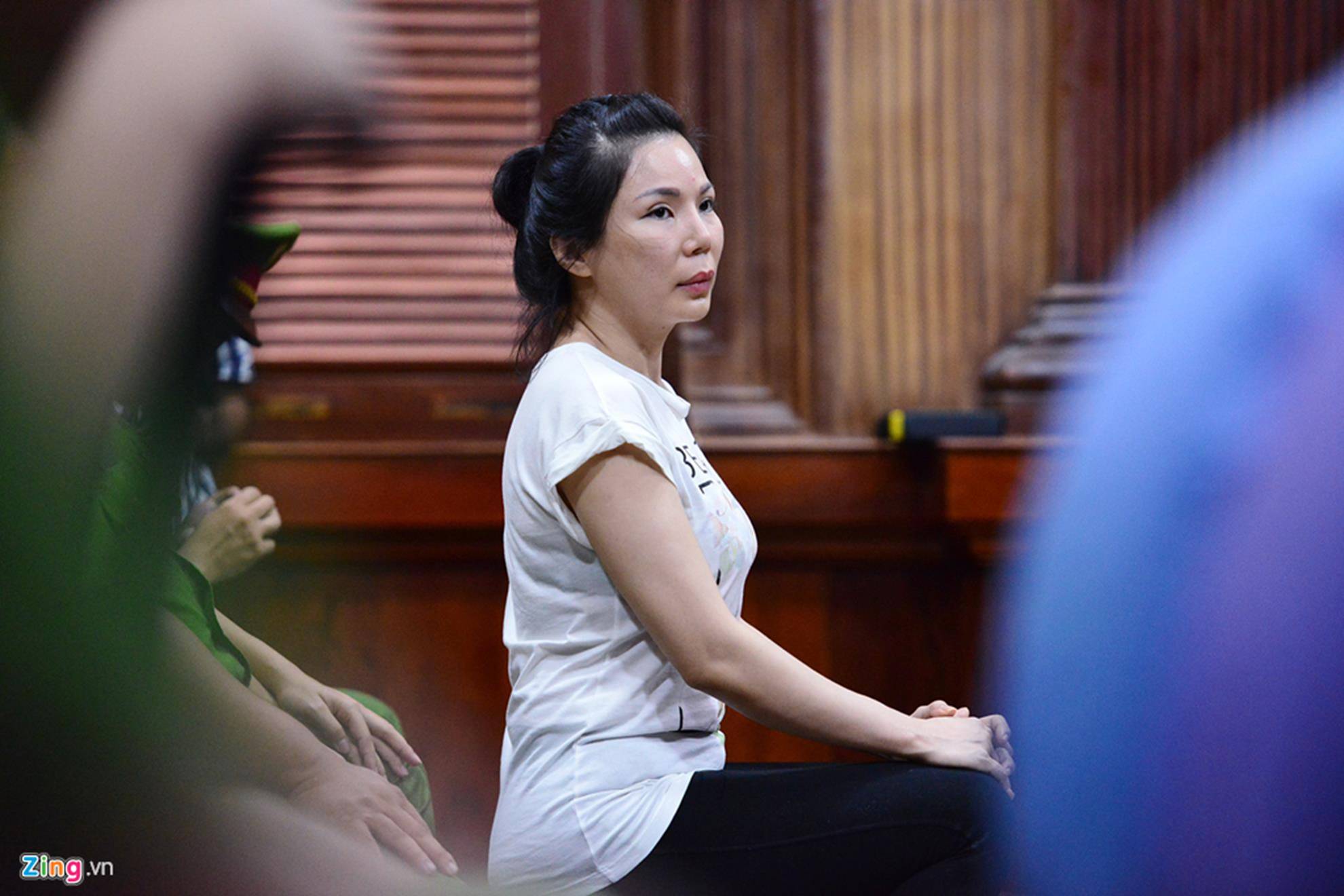 Những biểu cảm trong ngày xử vụ chém bác sĩ Chiêm Quốc Thái-4