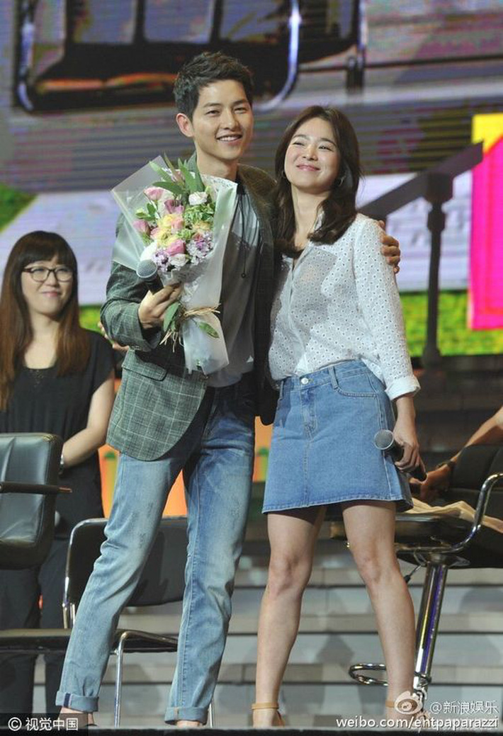 Trước khi ly hôn, cặp đôi Song - Song đã thể hiện tình cảm bằng cách diện đồ đôi tình thế này-19