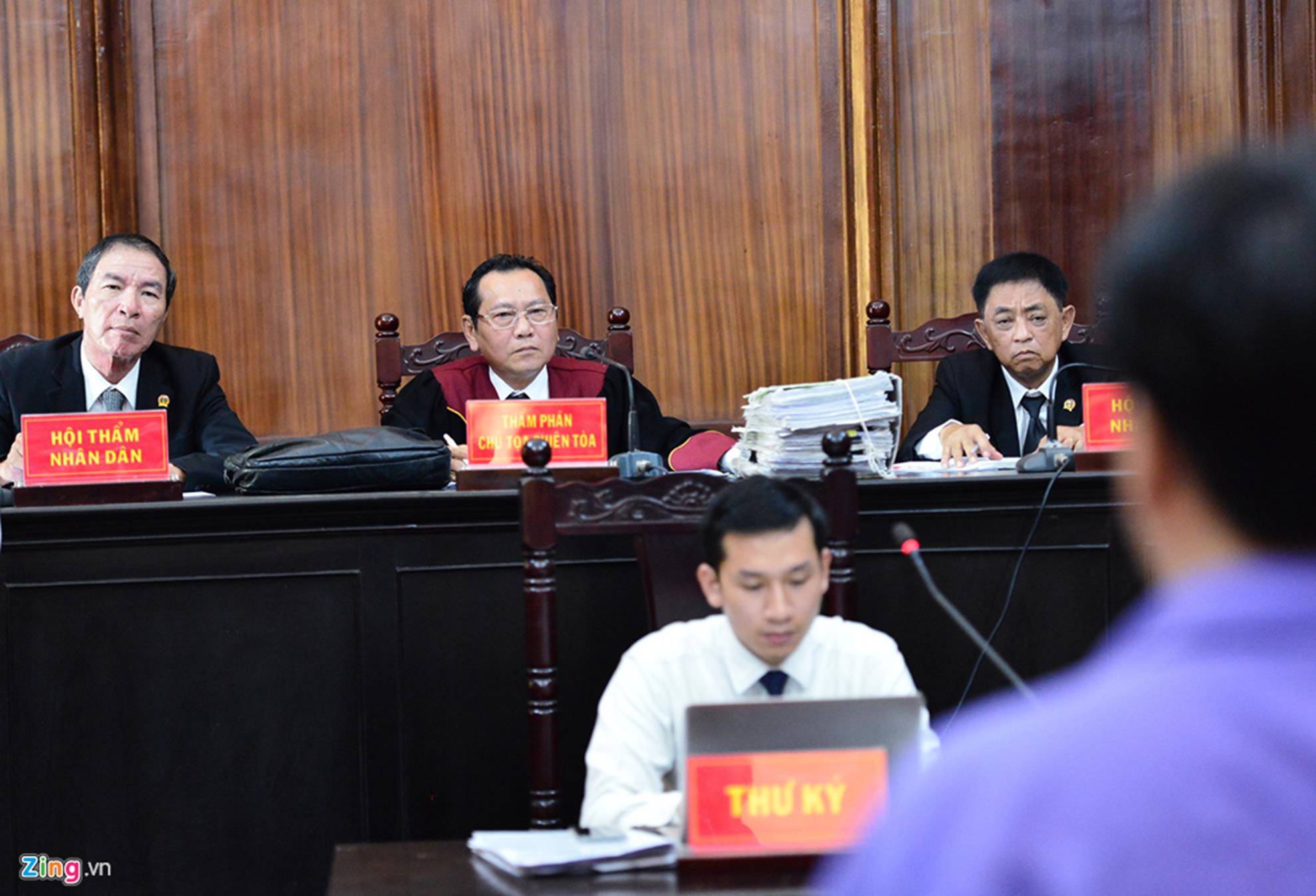 Những biểu cảm trong ngày xử vụ chém bác sĩ Chiêm Quốc Thái-11