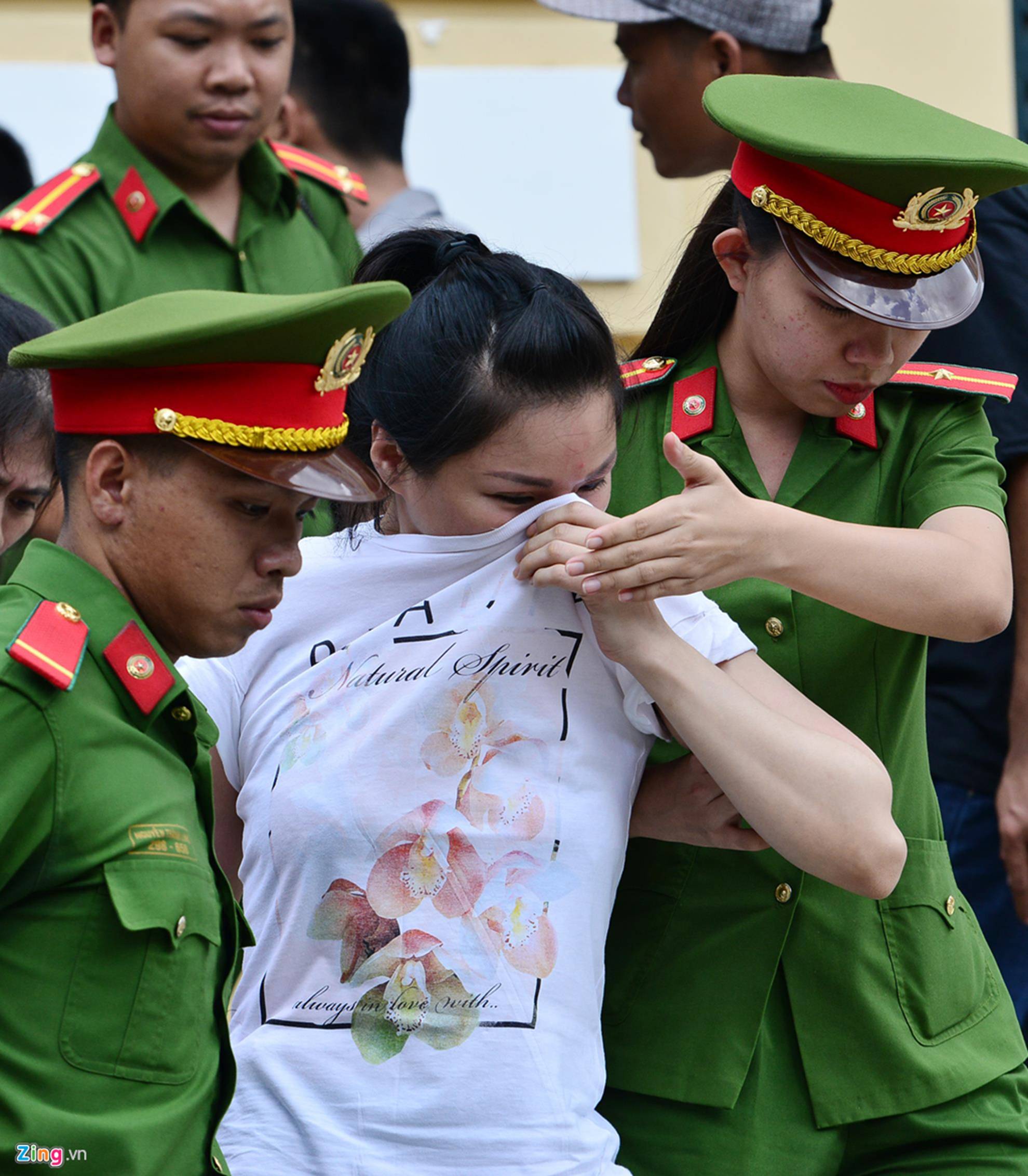 Những biểu cảm trong ngày xử vụ chém bác sĩ Chiêm Quốc Thái-12