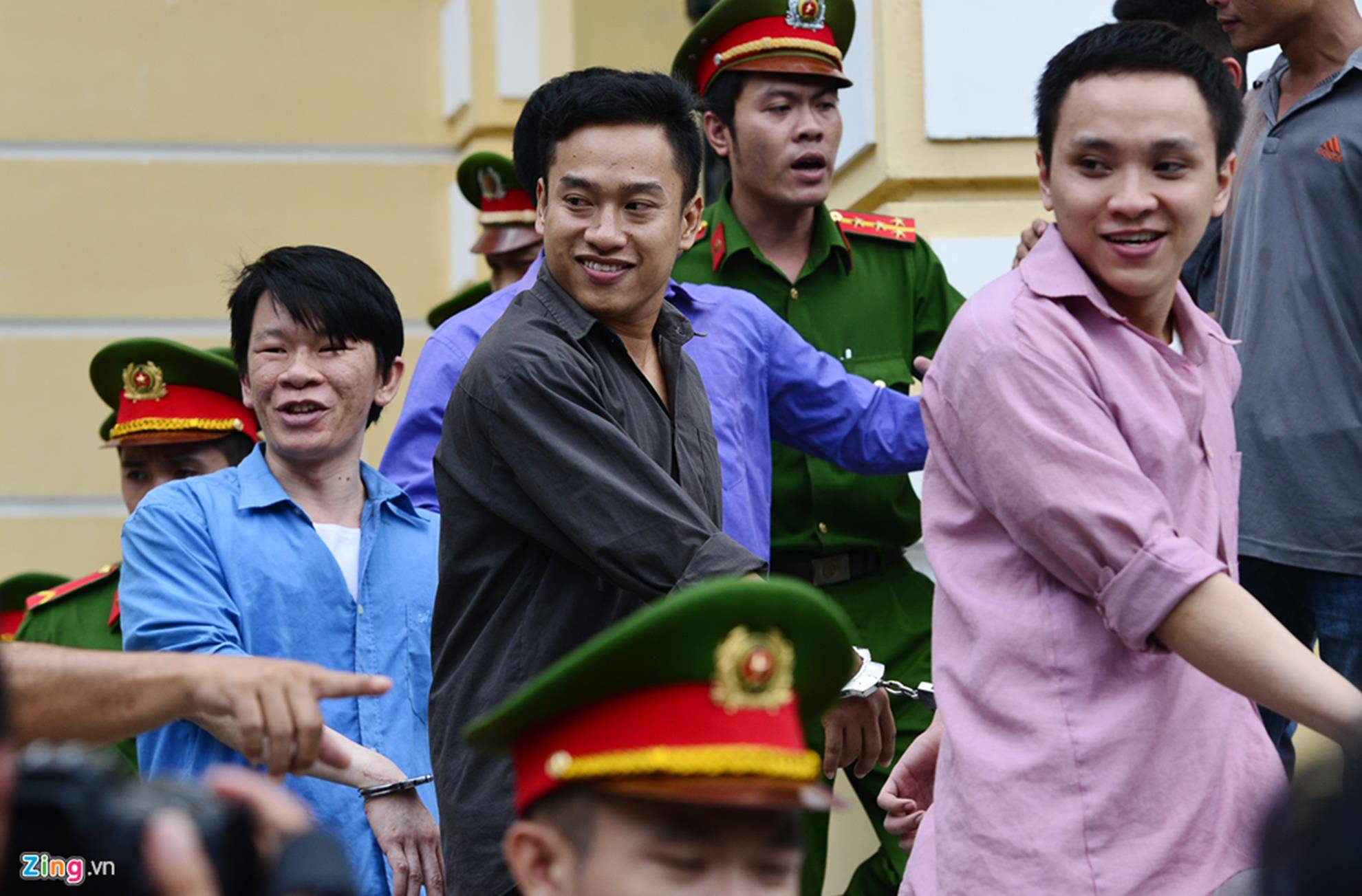 Những biểu cảm trong ngày xử vụ chém bác sĩ Chiêm Quốc Thái-13