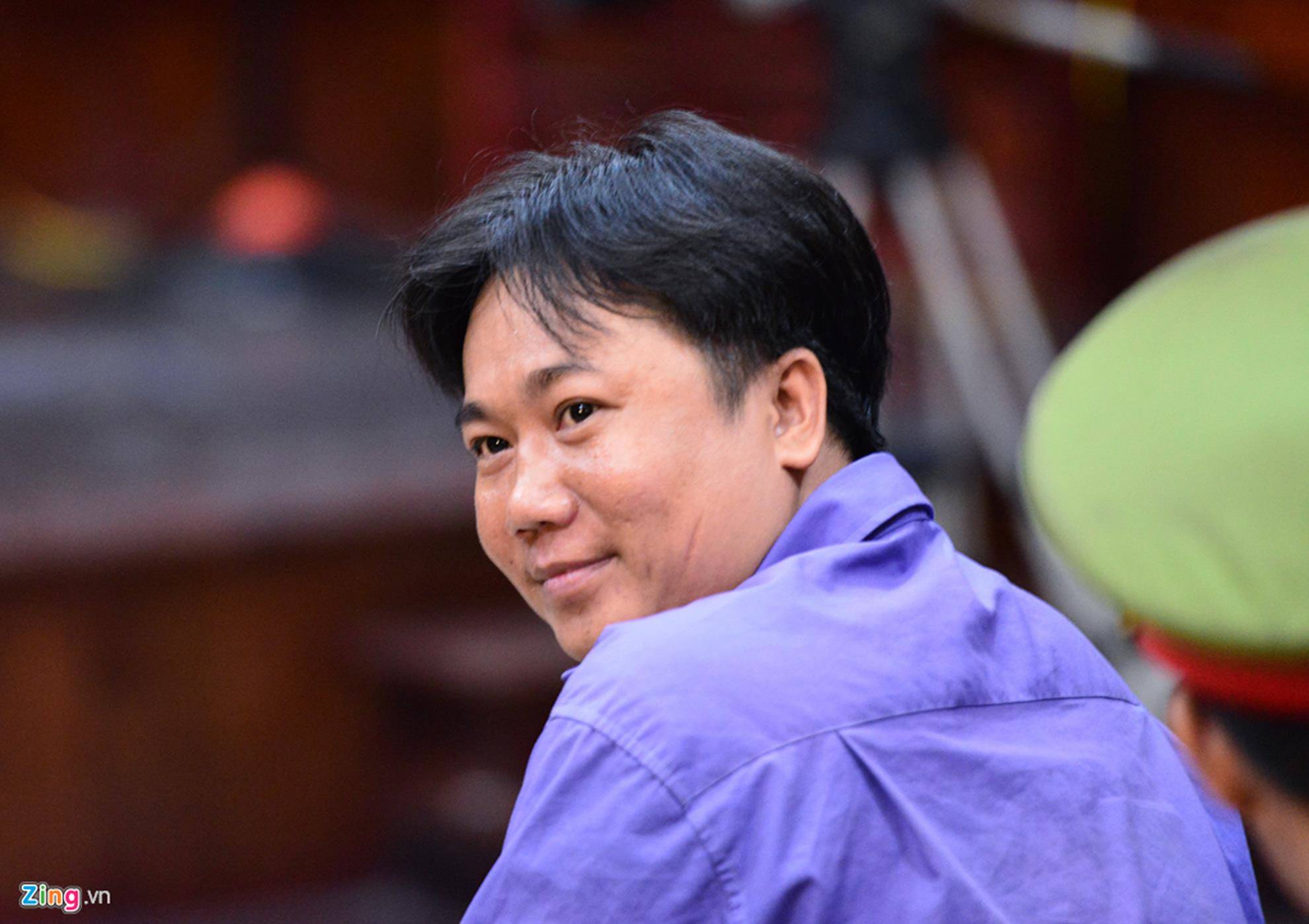 Những biểu cảm trong ngày xử vụ chém bác sĩ Chiêm Quốc Thái-9