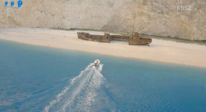 Từng nên duyên tại bãi biển thiên đường này, chẳng ai ngờ sau 1 năm 8 tháng Song Joong Ki và Song Hye Kyo đã chính thức đường ai nấy đi”-7