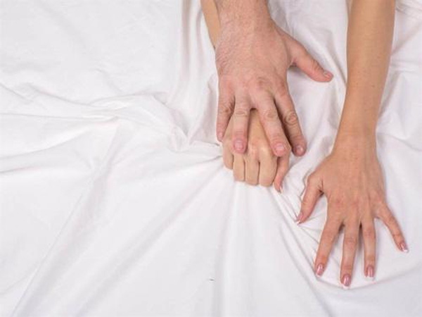 Bắt quả tang chồng và nhân tình mây mưa trong khách sạn, vợ vẫn bị phạt vì lý do này!-1