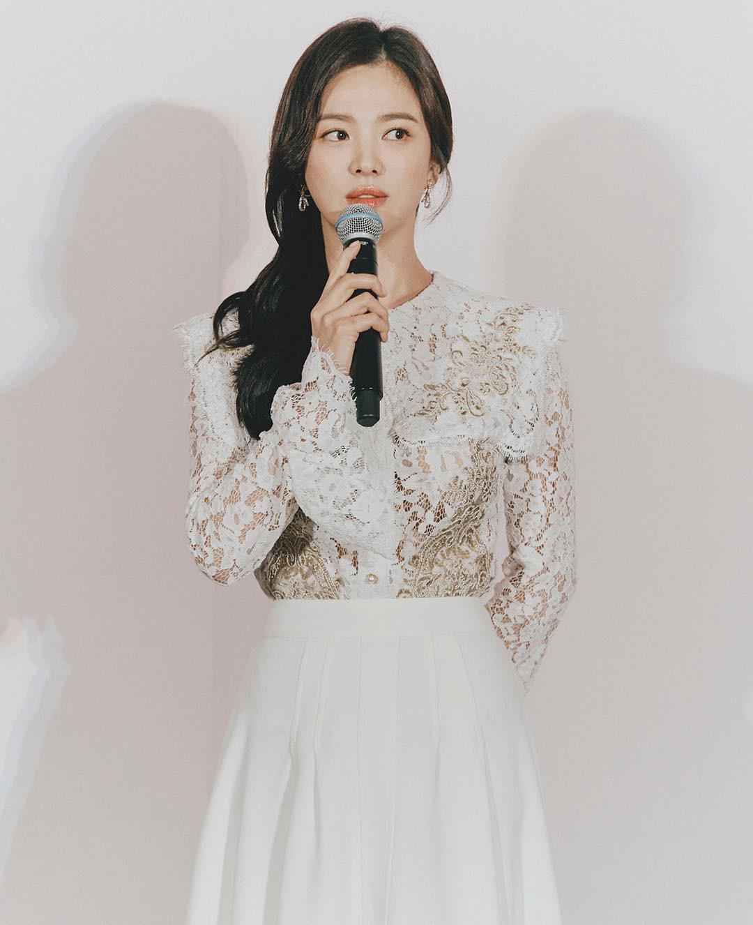 Ngay sau khi tháo nhẫn cưới: Style của Song Hye Kyo đã tiến bộ vượt bậc, không còn nhạt như nước ốc” giống trước kia-6