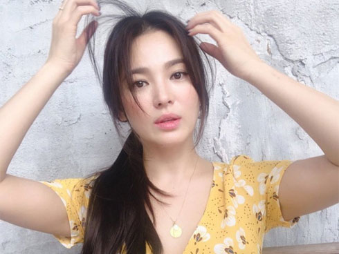 Ngay sau khi tháo nhẫn cưới: Style của Song Hye Kyo đã tiến bộ vượt bậc, không còn nhạt như nước ốc” giống trước kia-13