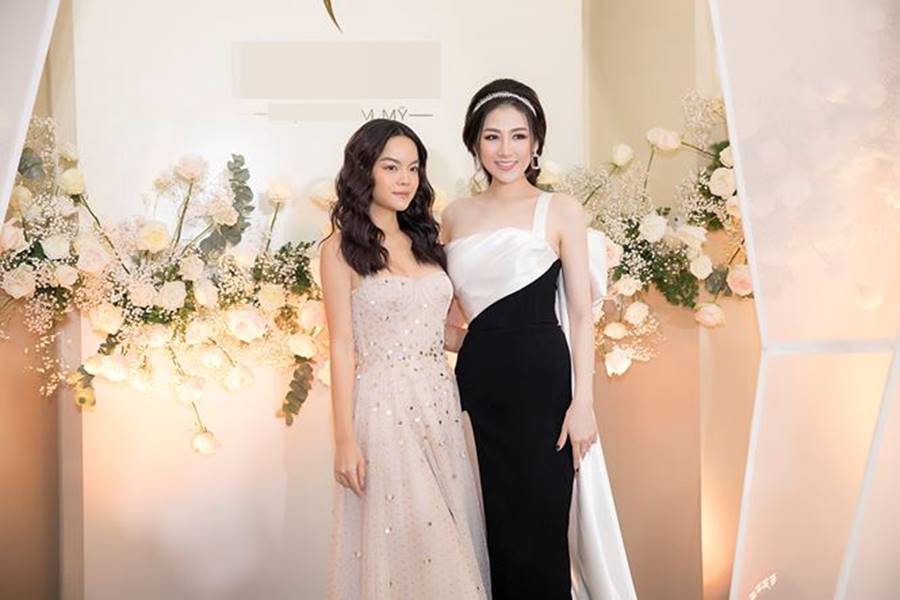 Á hậu Tú Anh khoe vai trần gợi cảm gây xao xuyến-9