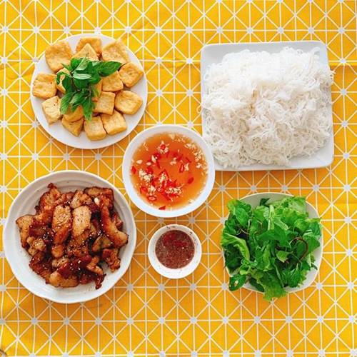 Gái Quảng Ninh lấy chồng cầu thủ, nấu bữa nào cũng hoành tráng khiến chồng đi xa chỉ muốn về-5