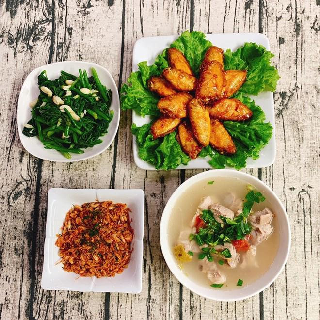 Gái Quảng Ninh lấy chồng cầu thủ, nấu bữa nào cũng hoành tráng khiến chồng đi xa chỉ muốn về-7