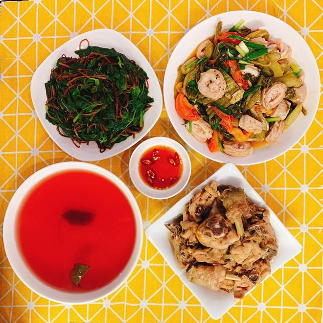 Gái Quảng Ninh lấy chồng cầu thủ, nấu bữa nào cũng hoành tráng khiến chồng đi xa chỉ muốn về-9