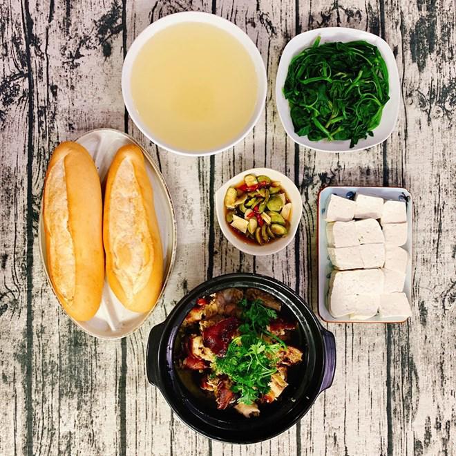 Gái Quảng Ninh lấy chồng cầu thủ, nấu bữa nào cũng hoành tráng khiến chồng đi xa chỉ muốn về-13