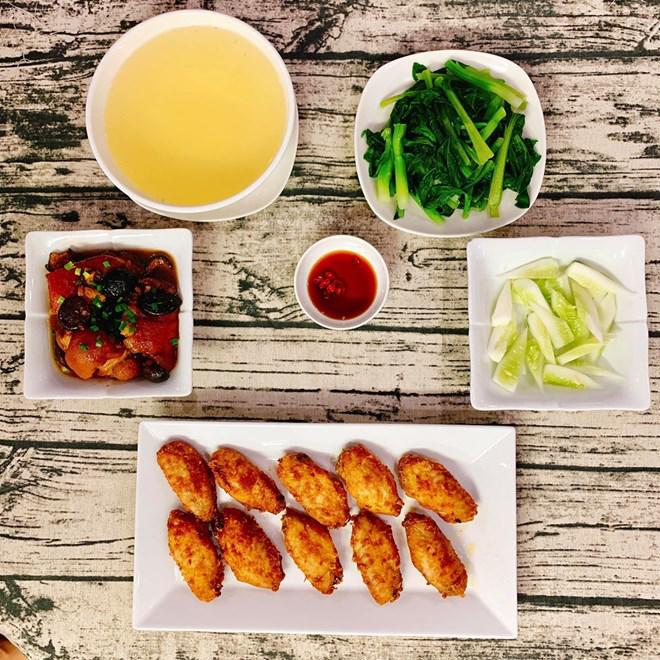 Gái Quảng Ninh lấy chồng cầu thủ, nấu bữa nào cũng hoành tráng khiến chồng đi xa chỉ muốn về-14