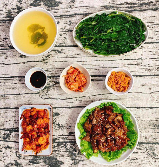 Gái Quảng Ninh lấy chồng cầu thủ, nấu bữa nào cũng hoành tráng khiến chồng đi xa chỉ muốn về-17