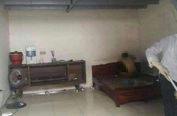 Mẹ tử vong nhiều ngày, 2 con tâm thần vẫn sống cùng mà không hay biết-1