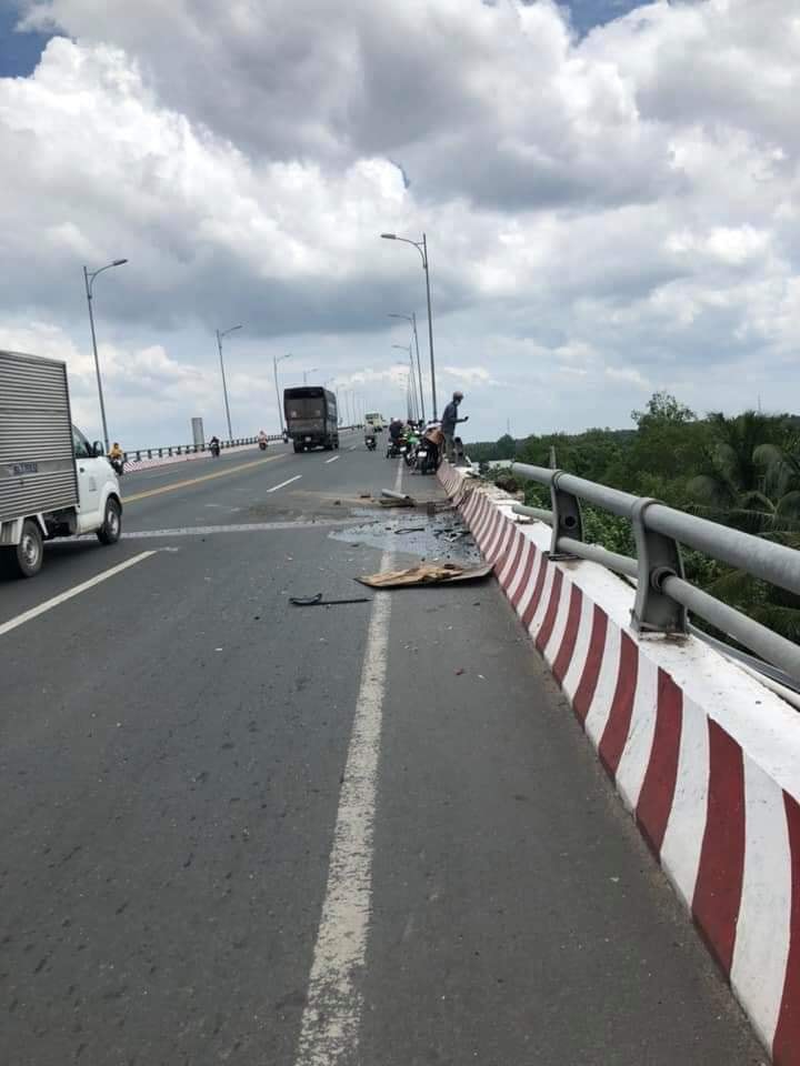 Tai nạn thảm khốc ở Bến Tre: Xe tải mất phanh tông vào ô tô 7 chỗ, nhiều người thương vong-2