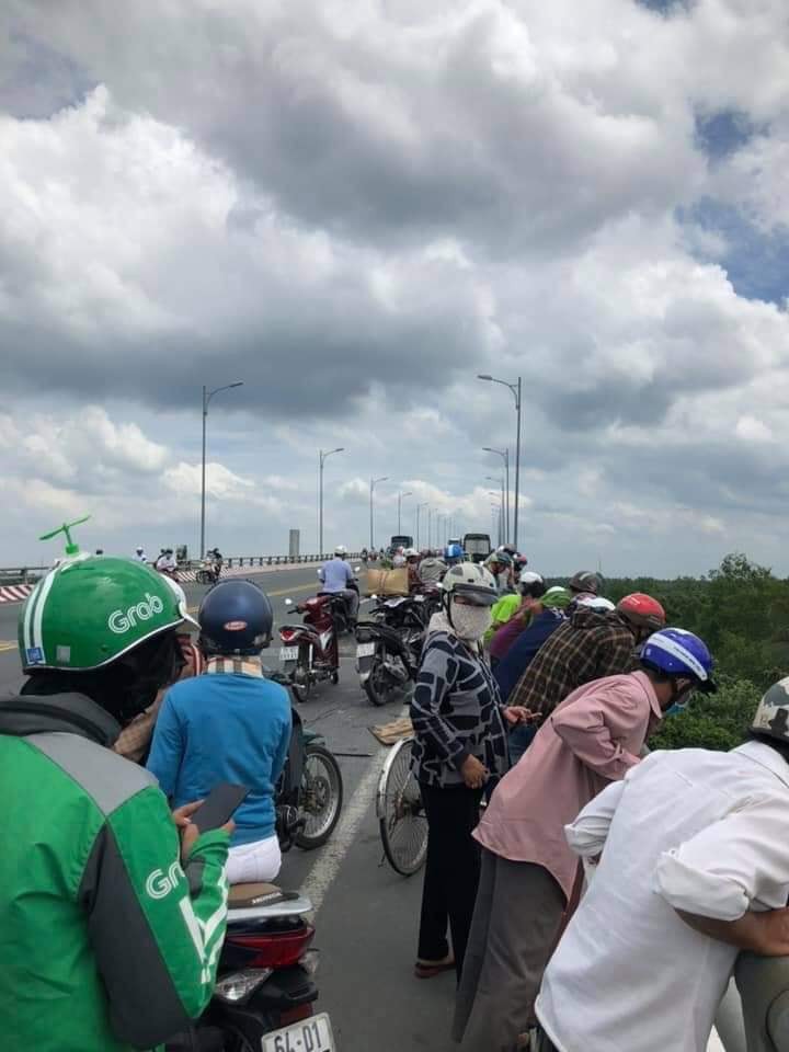 Tai nạn thảm khốc ở Bến Tre: Xe tải mất phanh tông vào ô tô 7 chỗ, nhiều người thương vong-3