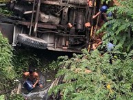 Tai nạn thảm khốc ở Bến Tre: Xe tải mất phanh tông vào ô tô 7 chỗ, nhiều người thương vong