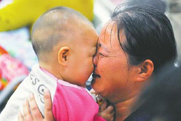 Vụ án bé gái 10 tháng tuổi bị 12 cây kim đâm vào người: Thủ phạm là người thân và nguyên nhân được đồn thổi khiến ai cũng rùng mình-3