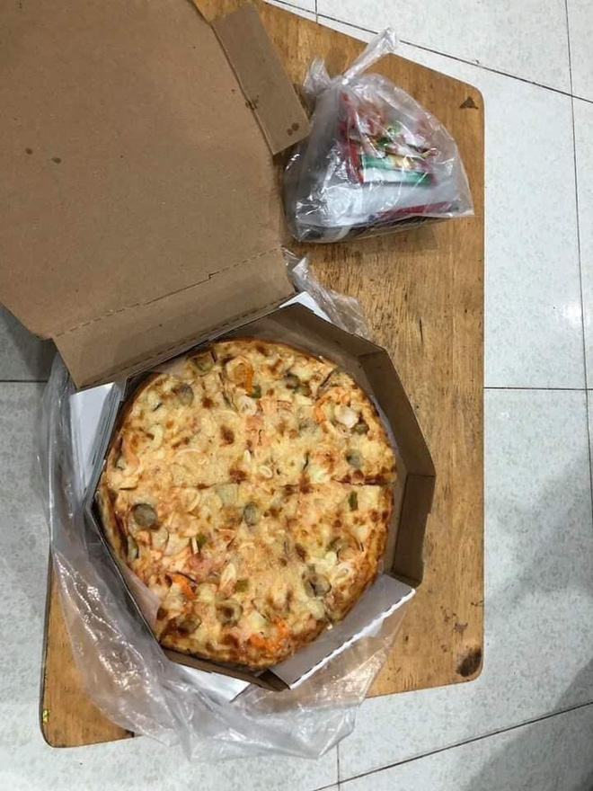 Shipper đau khổ vì bị bom pizza: Chạy cả ngày cũng chẳng đủ lo cho cả gia đình-1