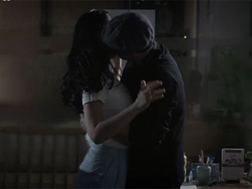 Nữ streamer bị cảnh sát bắt vì cưỡng hôn ông lão giữa đường-1