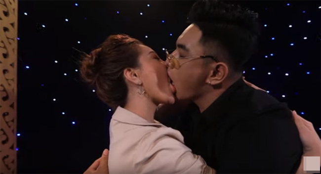 Lạ lùng gái trẻ nóng bỏng vẫn lên truyền hình tuyển chồng-2