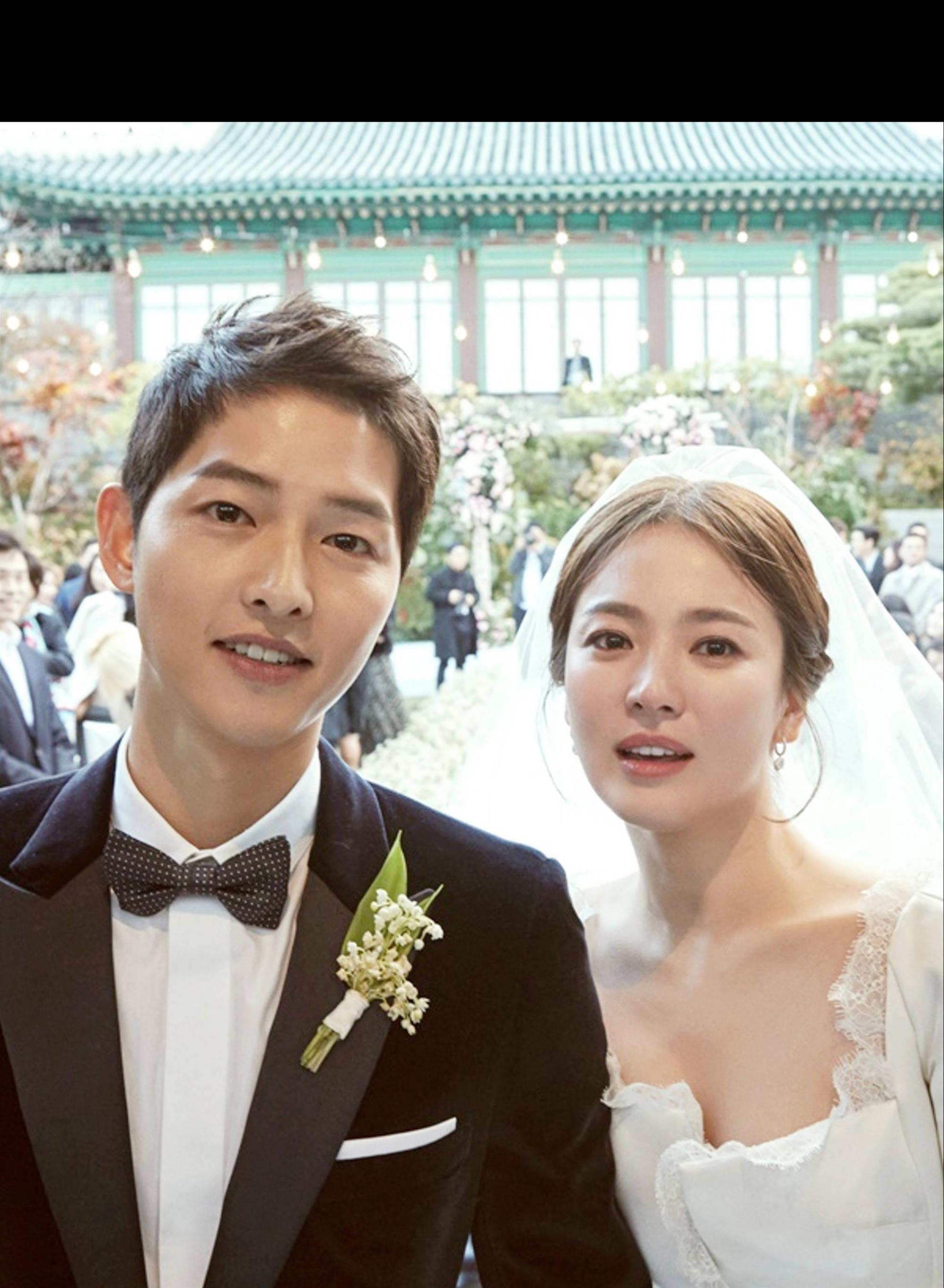 Đau lòng nhất hôm nay: 2 ngày sau khi đệ đơn ly hôn, Song Hye Kyo vẫn giữ bức ảnh cưới 4 triệu like từ 2 năm trước-4