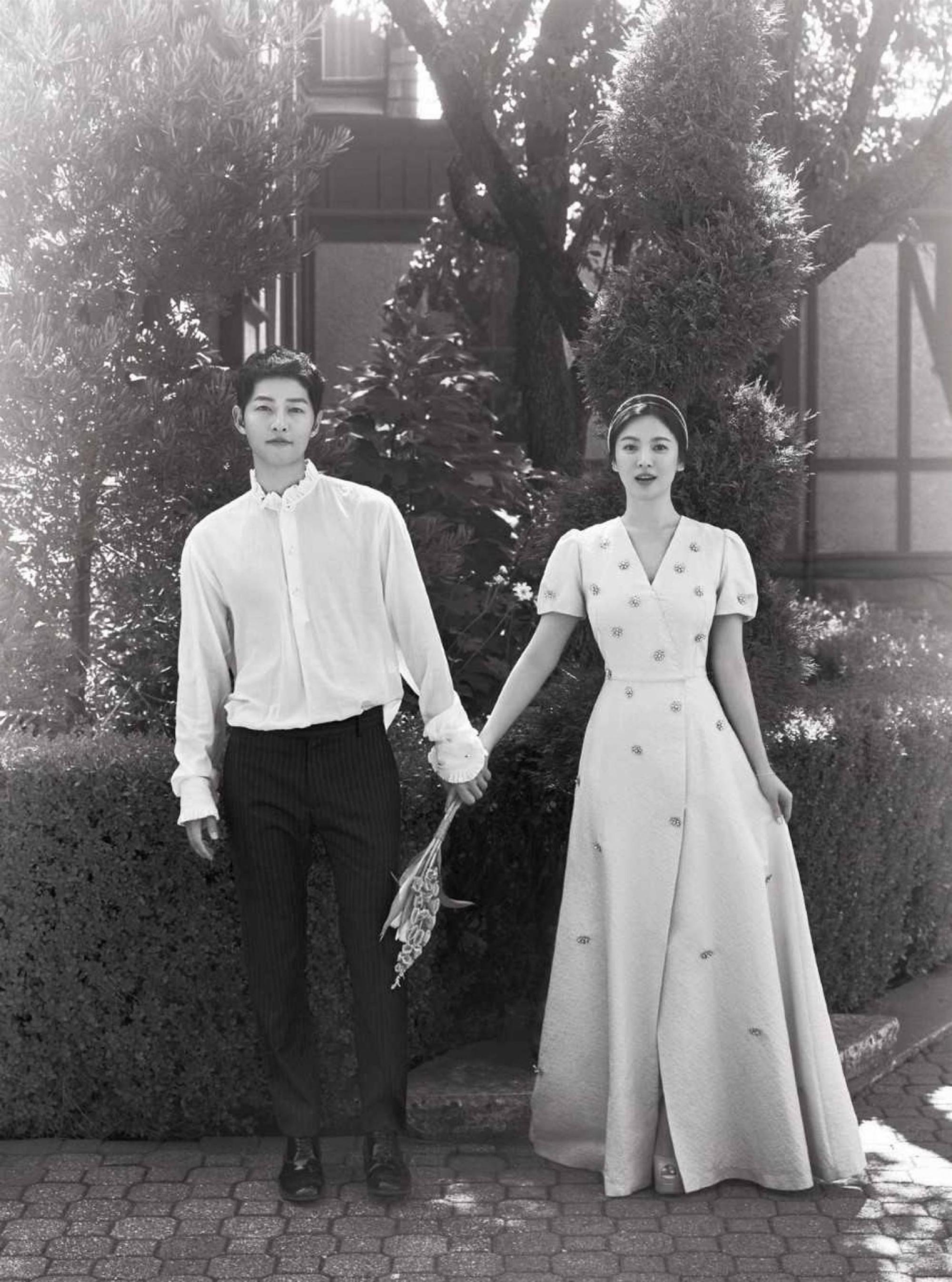 Đau lòng nhất hôm nay: 2 ngày sau khi đệ đơn ly hôn, Song Hye Kyo vẫn giữ bức ảnh cưới 4 triệu like từ 2 năm trước-6