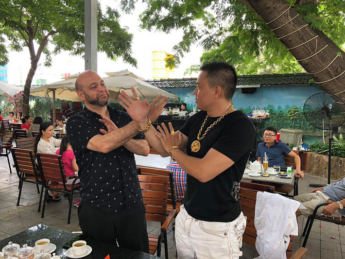 Trở lại Việt Nam, Flores sẽ đấu với cuồng nhân Từ Hiểu Đông?-2