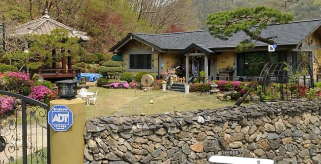 Tuyệt tình như gia đình Song Joong Ki, vừa có tin ly hôn đã gỡ bỏ hình ảnh Song Hye Kyo ra khỏi nhà-1