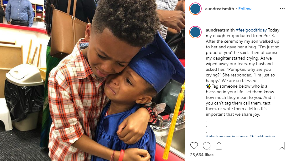 Bức ảnh anh trai ôm em gái trong lễ tốt nghiệp quá đáng yêu nhưng lời tâm sự của người mẹ còn gây xúc động hơn-3