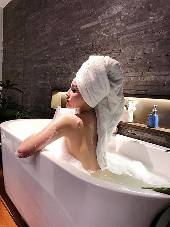 Những hoa hậu từng bạo dạn cởi áo chụp nude, vẫn không bỏ ngoài tai được thị phi-3