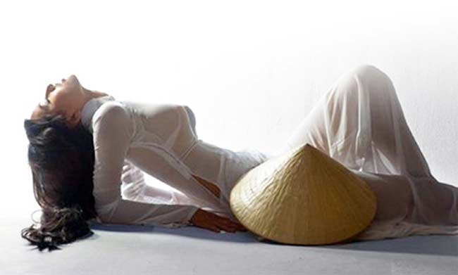 Những hoa hậu từng bạo dạn cởi áo chụp nude, vẫn không bỏ ngoài tai được thị phi-5