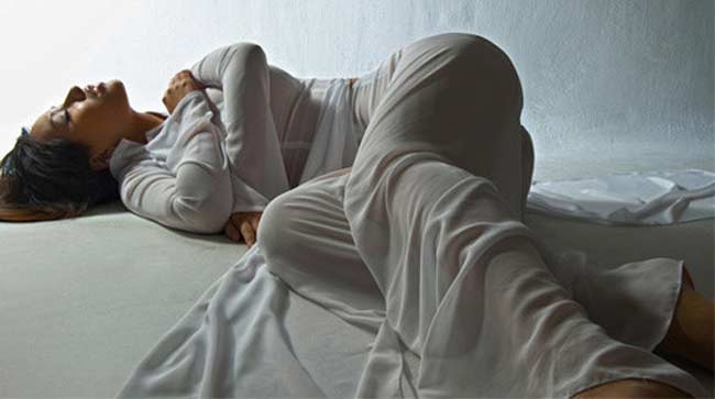 Những hoa hậu từng bạo dạn cởi áo chụp nude, vẫn không bỏ ngoài tai được thị phi-6