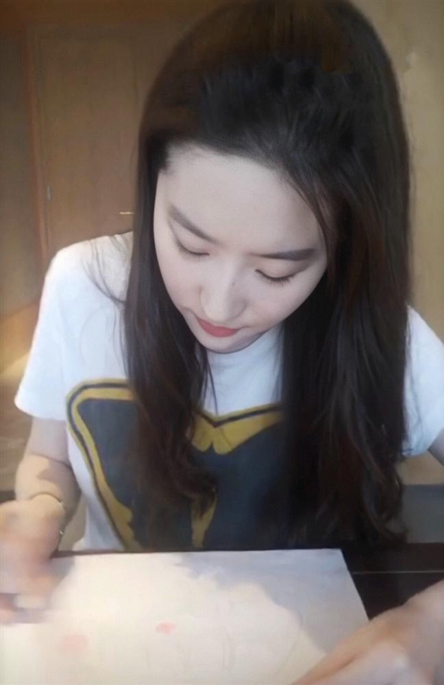 Ảnh chụp camera thường của Địch Lệ Nhiệt Ba - Lưu Diệc Phi - Triệu Lệ Dĩnh chứng minh đẳng cấp nhan sắc là có thật!-6