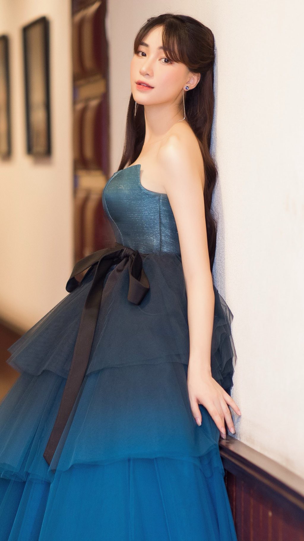 Diện váy công chúa nhưng không may bị đứt khóa, Hòa Minzy đã có cách ứng biến tinh tế khiến ít ai nhận ra-1