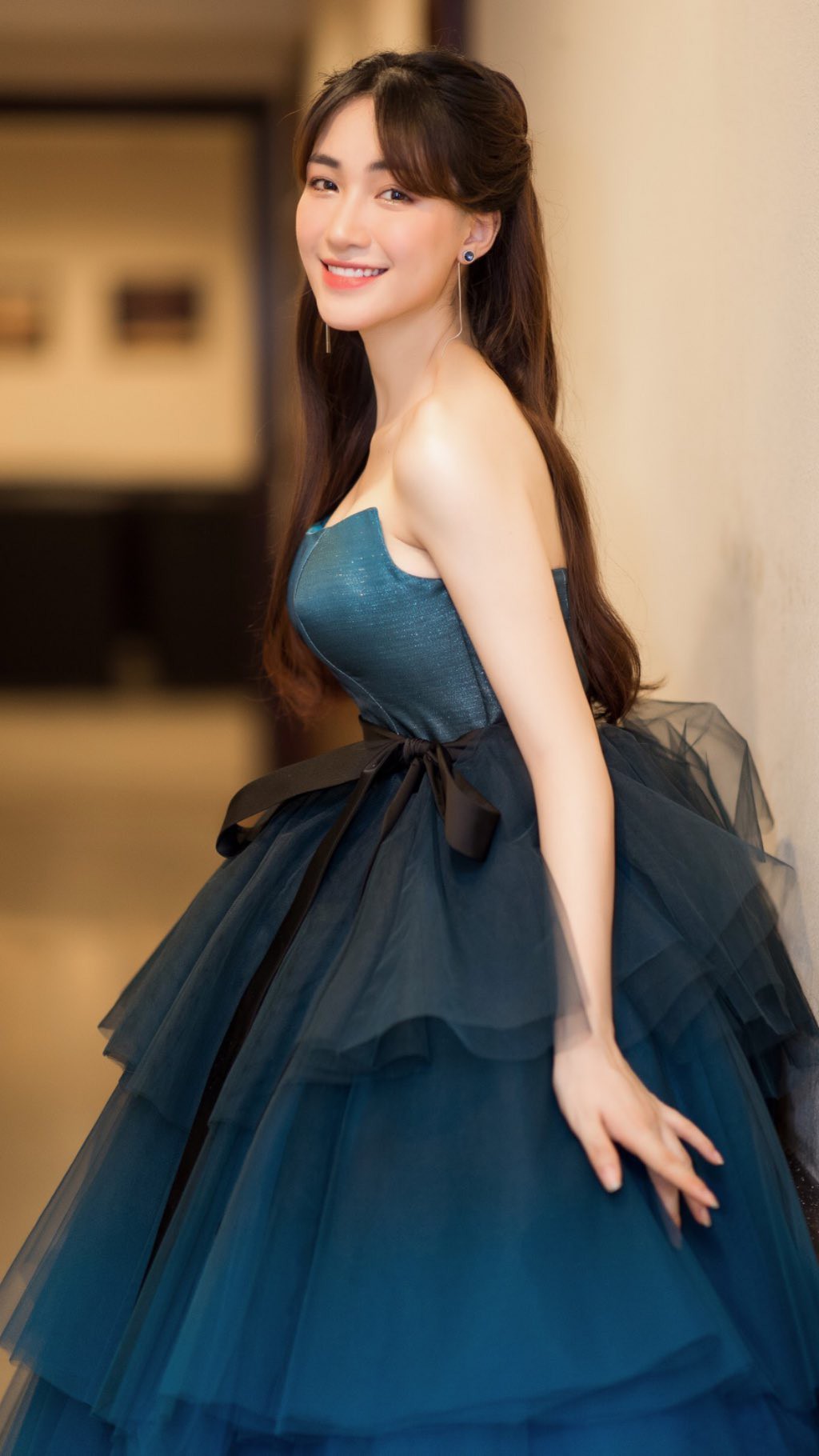 Diện váy công chúa nhưng không may bị đứt khóa, Hòa Minzy đã có cách ứng biến tinh tế khiến ít ai nhận ra-3