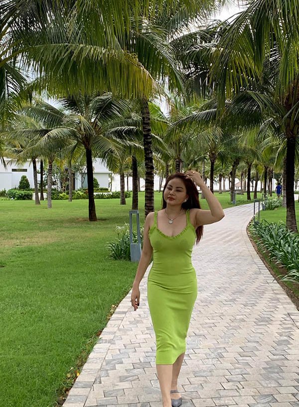 U50 vẫn diện áo ren khoe vòng 1, ít ai táo bạo như mỹ nhân được Hoài Linh đòi cưới”-4