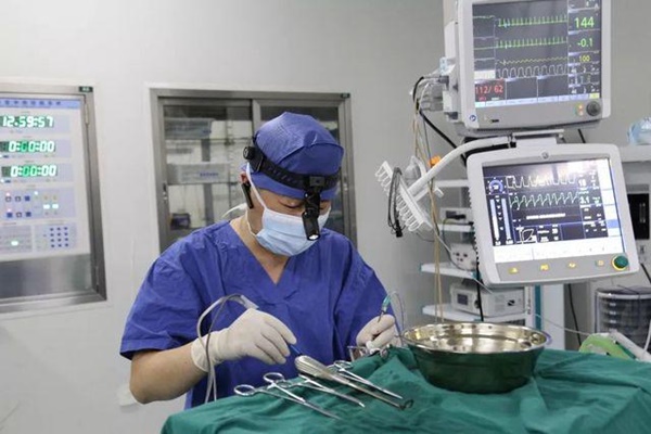 Cậu bé 12 tuổi thường xuyên ngủ ngáy, đi khám phát hiện loại bệnh không ít trẻ có thể mắc-2