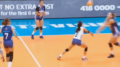 Nữ VĐV bóng chuyền bị đồng đội bạt tai vì tranh đỡ bóng-1