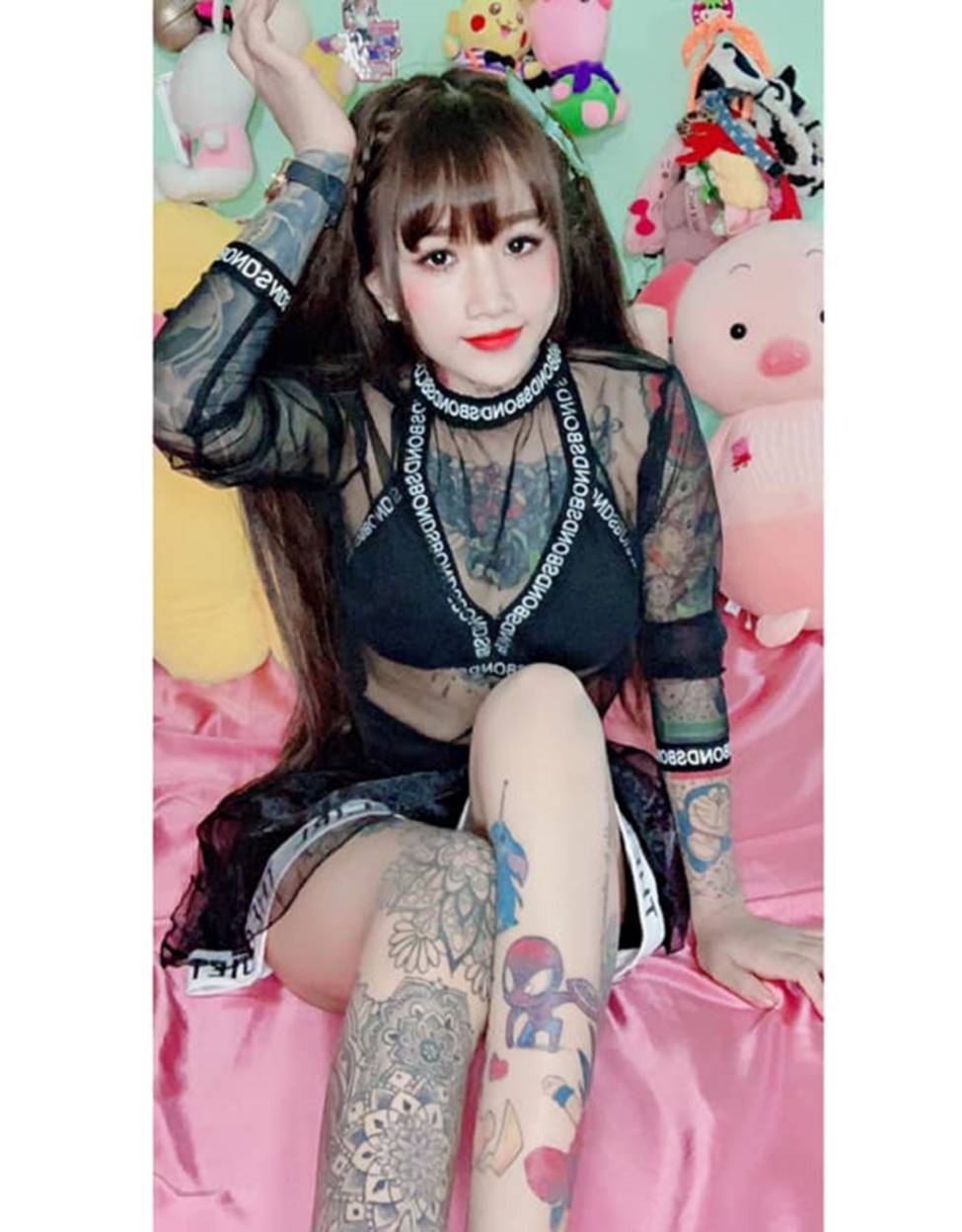 Thanh nữ An Giang, Quảng Nam bị giễu cợt vì xăm kín ngực, tay chân-8