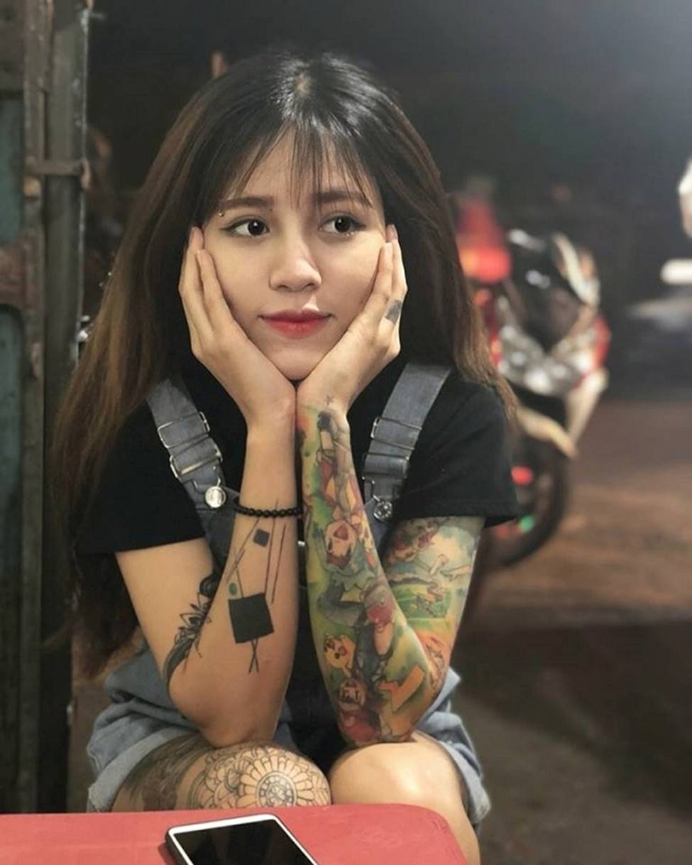 Thanh nữ An Giang, Quảng Nam bị giễu cợt vì xăm kín ngực, tay chân-14