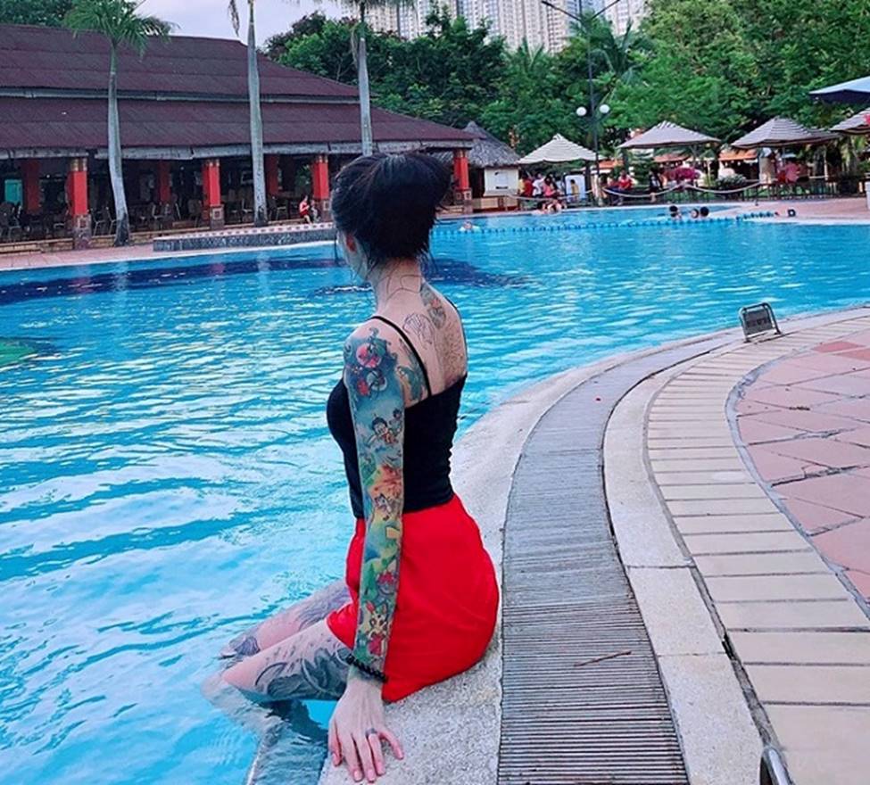 Thanh nữ An Giang, Quảng Nam bị giễu cợt vì xăm kín ngực, tay chân-18