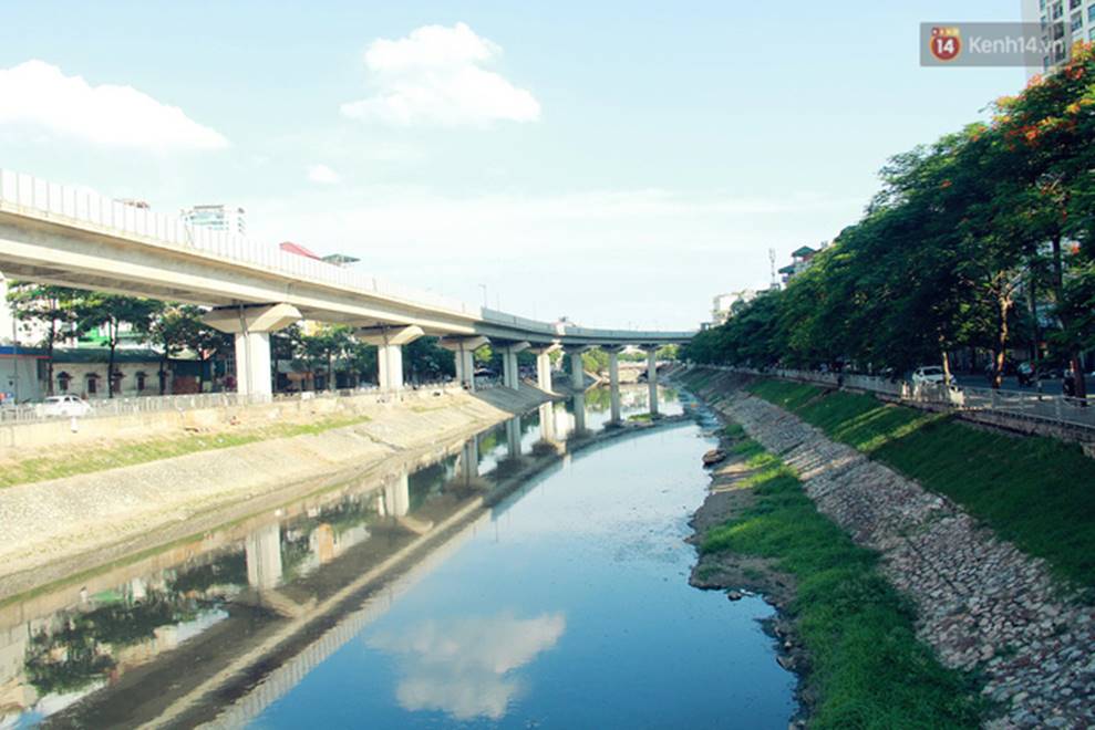 Đường sắt Cát Linh – Hà Đông: Chân nhà ga ngập tràn rác thải hôi thối, trở thành nơi nuôi nhốt gà-3