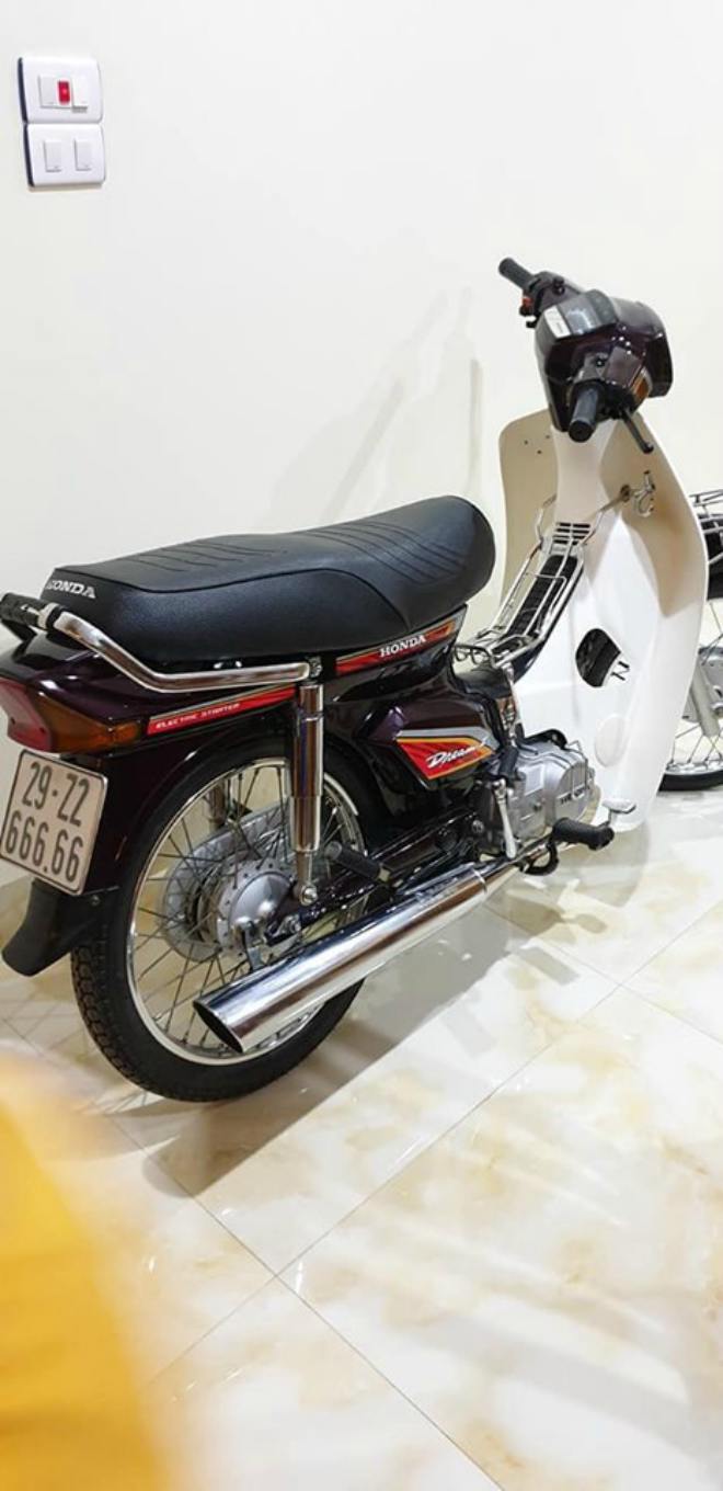 Honda Dream biển ngũ quý 6 thét giá 200 triệu đồng gây sốt-1