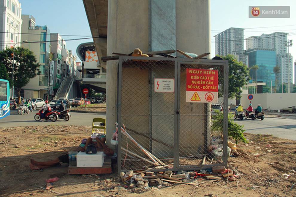 Đường sắt Cát Linh – Hà Đông: Chân nhà ga ngập tràn rác thải hôi thối, trở thành nơi nuôi nhốt gà-20